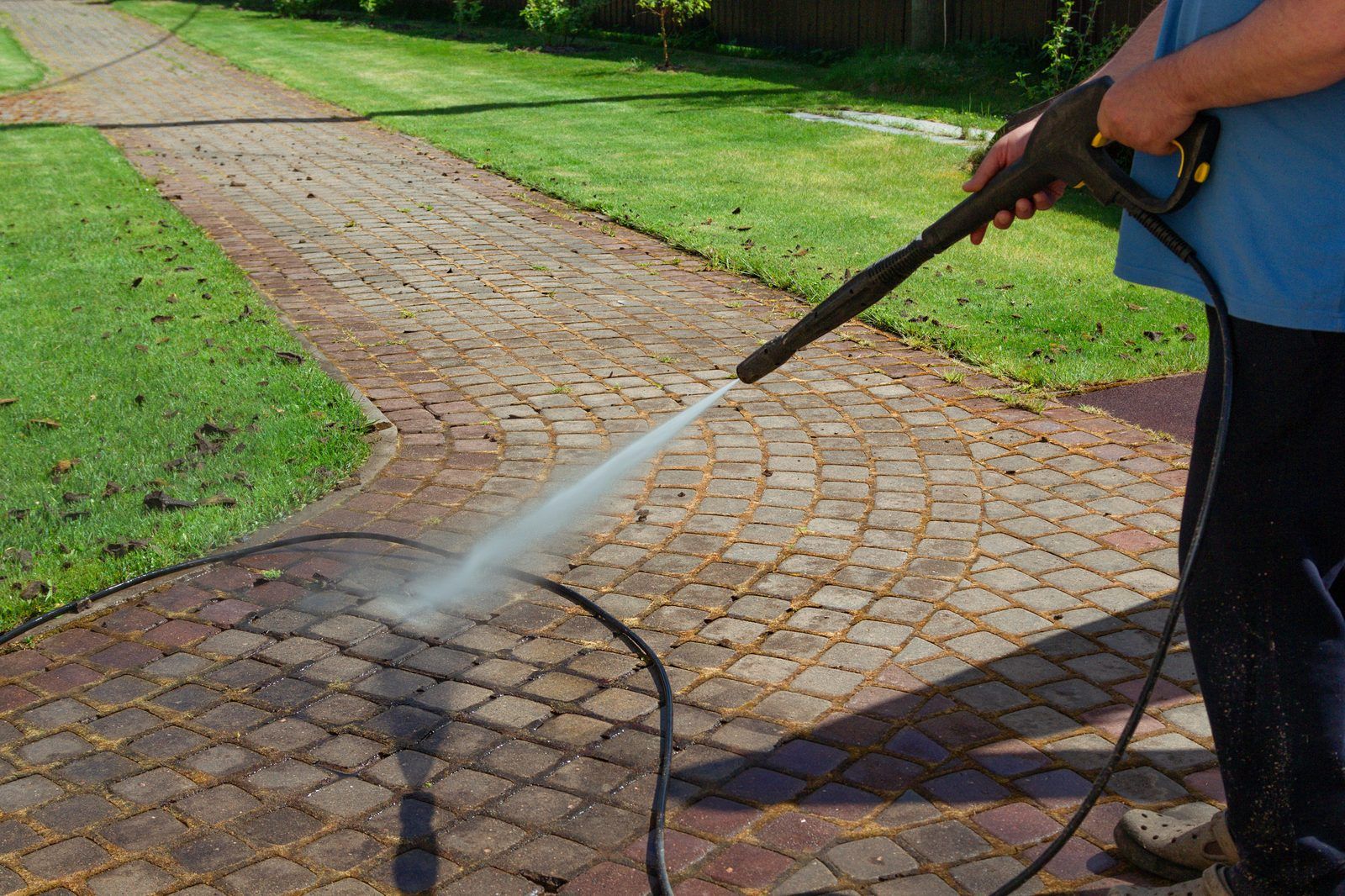 Commercial sidewalk pressure washing in Richmond, VA