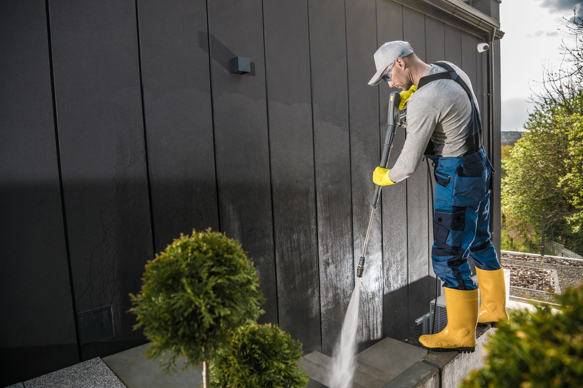 Exterior house washing in progress on a Richmond, VA home